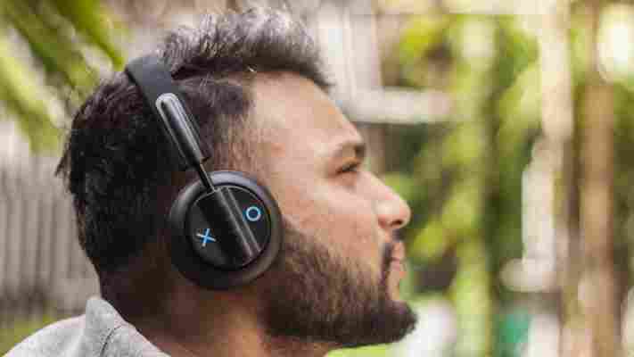 I found a great pair of noise-canceling headphones under $50 — your ears will thank me